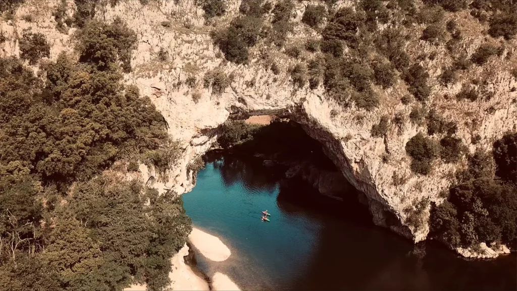 le pont d'arc vue d'en haut