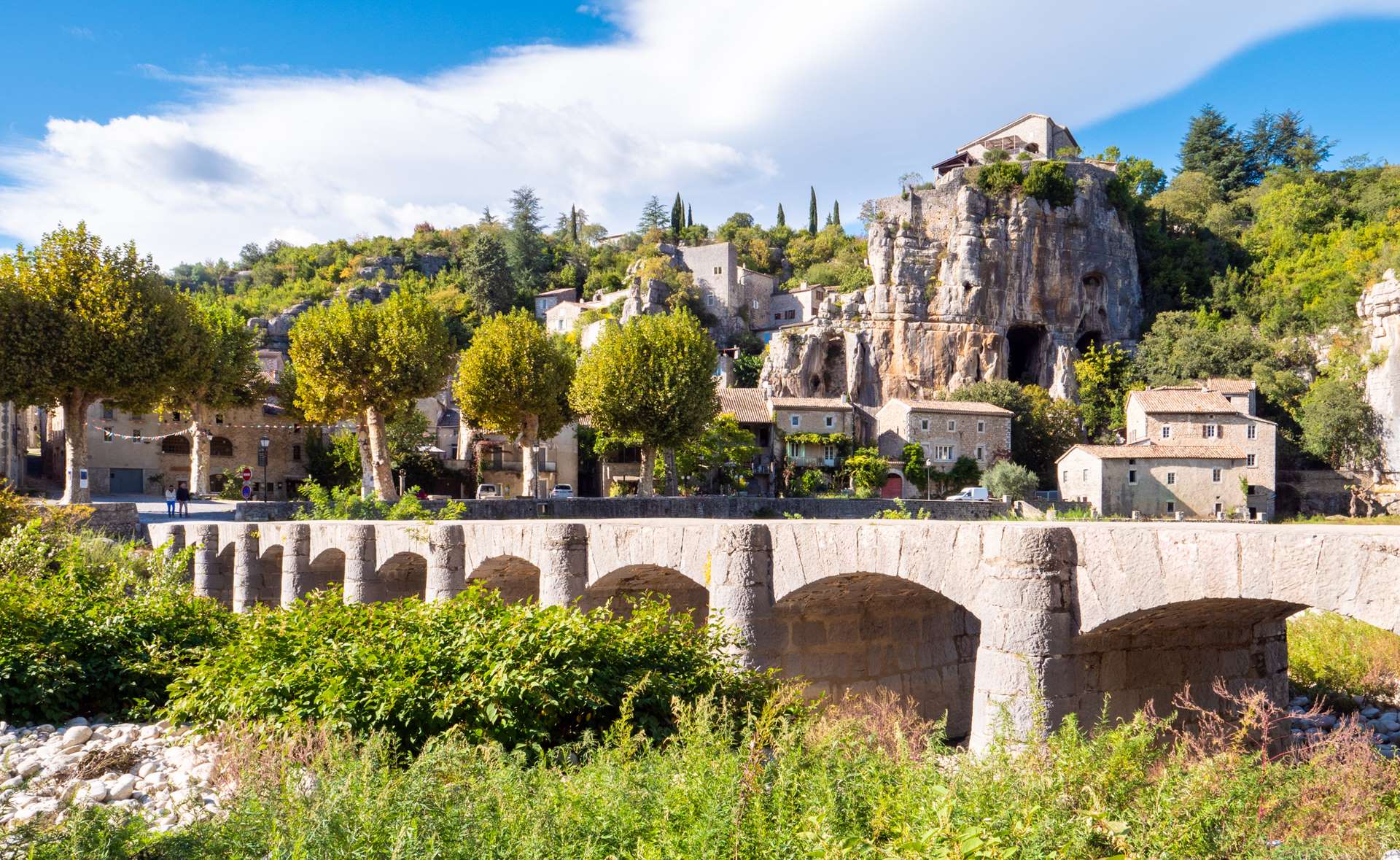 Le village de Labeaume et son pont en Ardèche