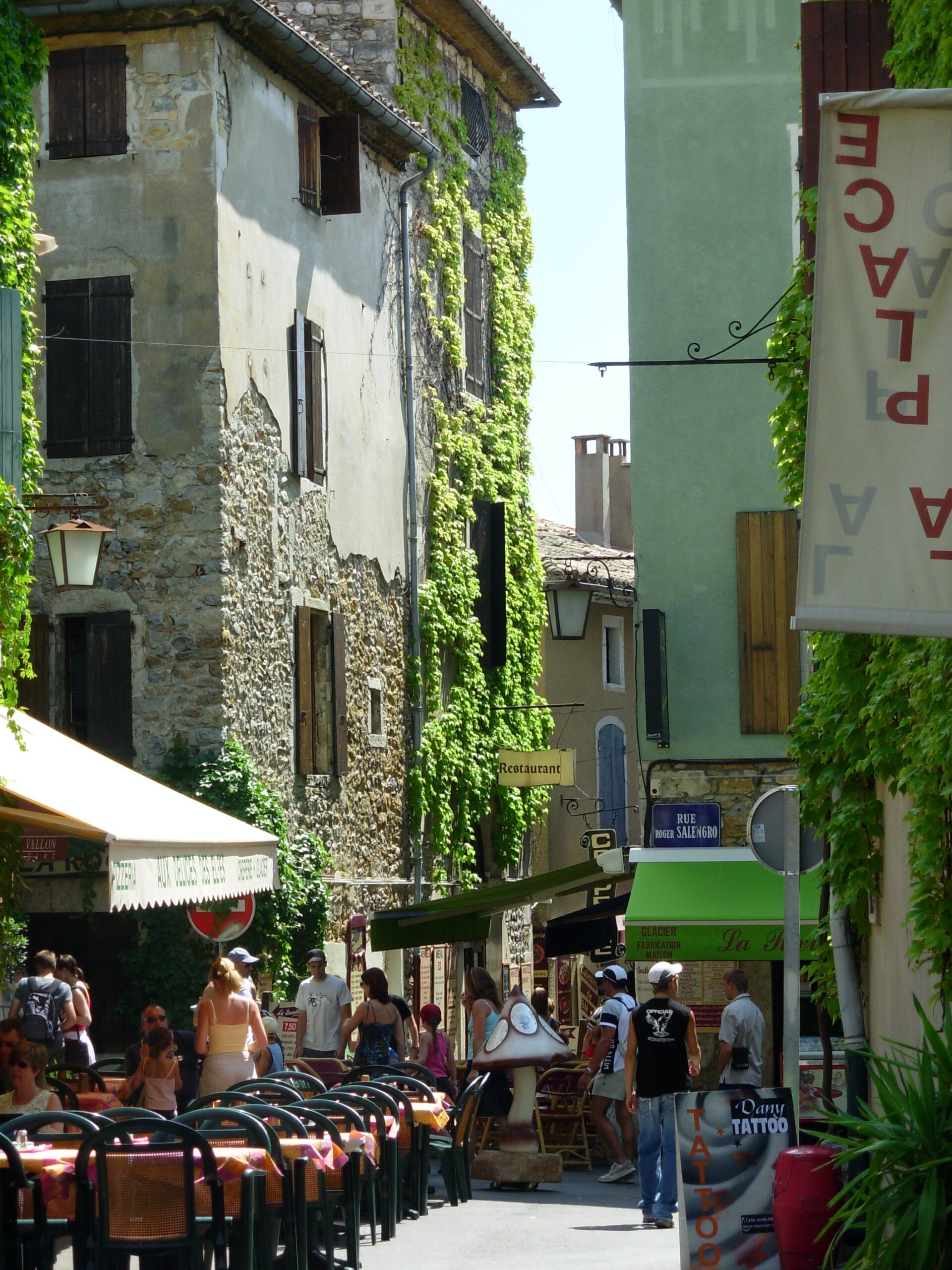 Rue commerçante de Vallon Pont d Arc en Ardèche